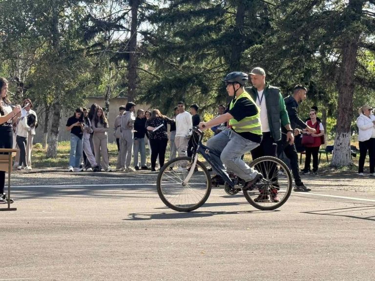 Велосипедист пред публиката